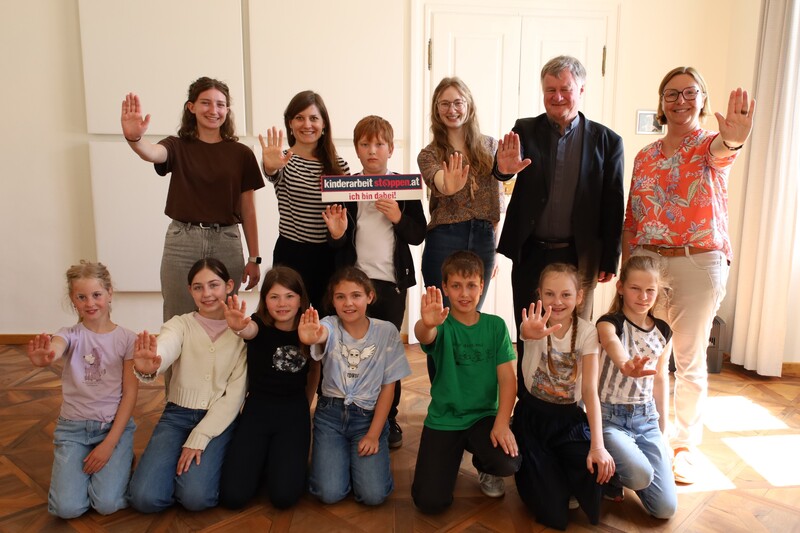 Gruppenfoto,Besuch bei Bischof Manfred Scheuer zur Initiative 'Kinderarbeit stoppen'