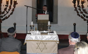 Oberrabbiner Paul Chaim Eisenberg bei der 30. Begegnung in der Synagoge in Linz