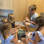 Viele Meter Loomi-Bänder entstanden in der Kinderbetreuung