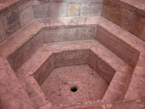Taufbecken in Aquileia/Italien