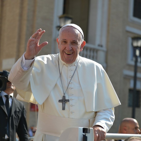 Papst Franziskus / © Annett_Klingner/pixabay.com/CC0 1.0 (Papst Franziskus) / kaboompics/pixabay,com/CC0 1.0 Papst Franziskus